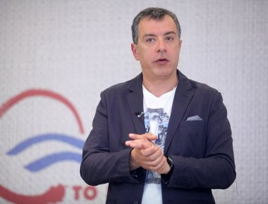 Στ. Θεοδωράκης για capital controls: «Αυτό όμως που προέχει σήμερα είναι να σώσουμε ότι μπορούμε» (φωτό)